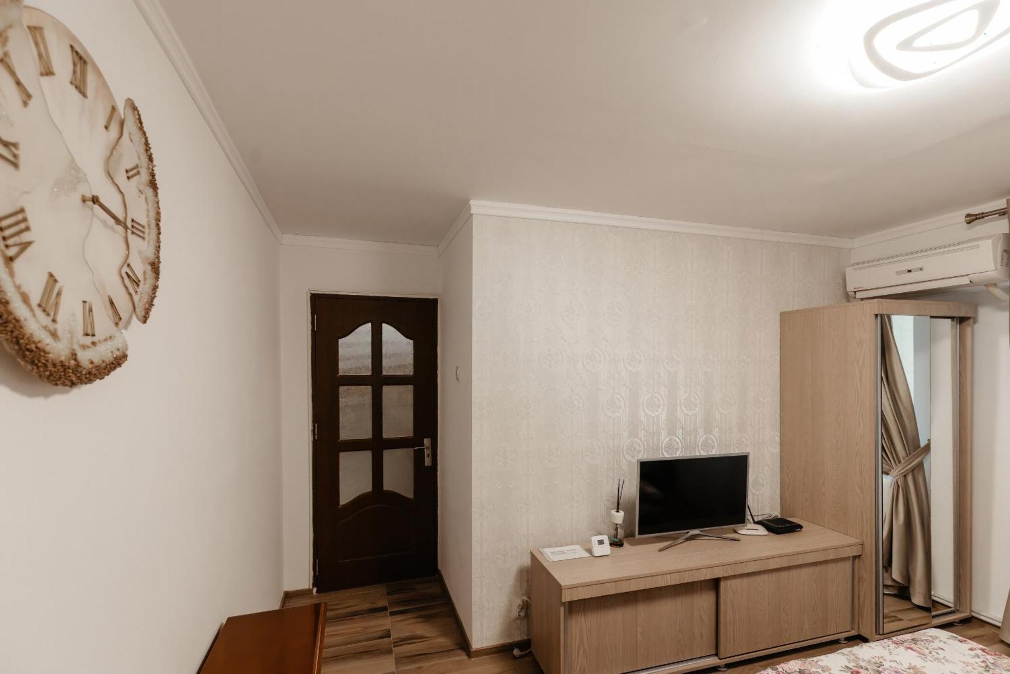 Luxury Radox Apartment Buzau City Center Exteriör bild