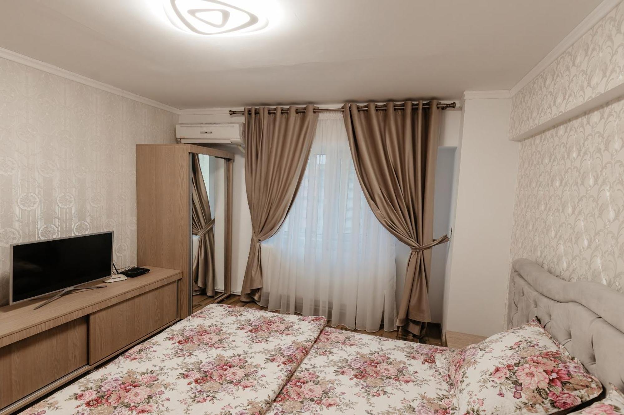 Luxury Radox Apartment Buzau City Center Exteriör bild